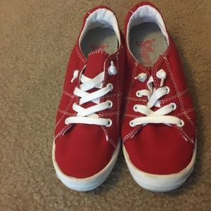 Red canvas sneakers, 7.5